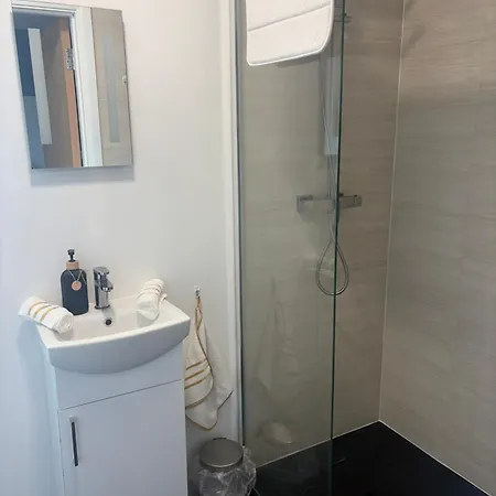 Hillcrest House Apartment *