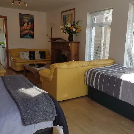 Hillcrest House Self Catering Apartment *