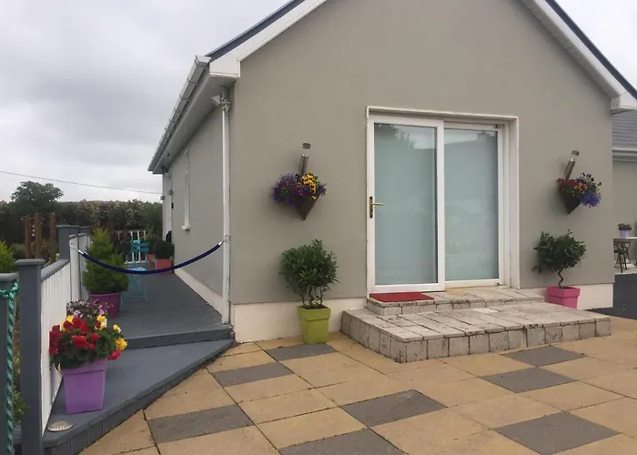 Hillcrest House Holiday Suites *